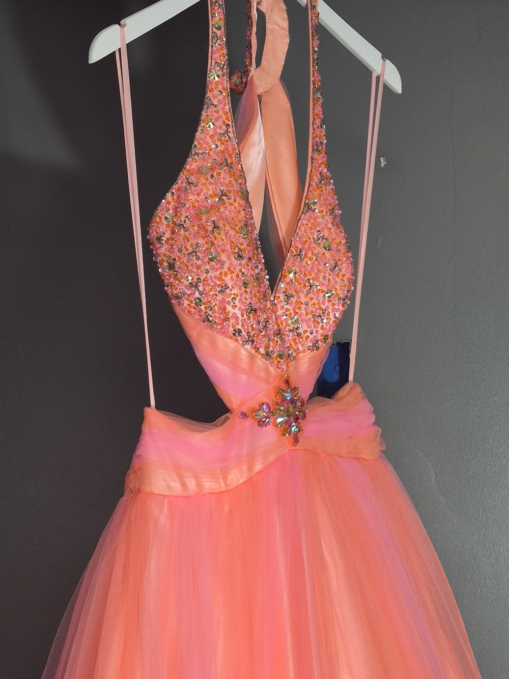 Mac Duggal‎ Coral-Peach Halter Tulle Ball Gown - Picture 9 of 11